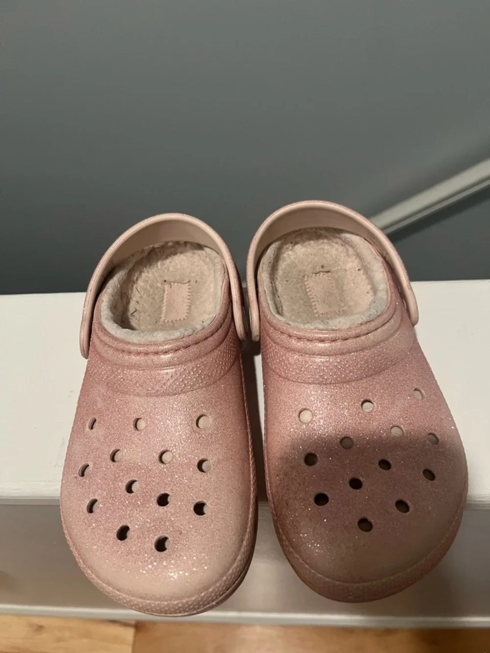 CROCS J2 Size 2 Kids Sparkle Pink Faux-Fur Lined Clog